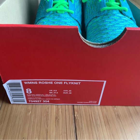 Nike Women’s Roshe One Flyknit Size 8 - Picture 7 of 7